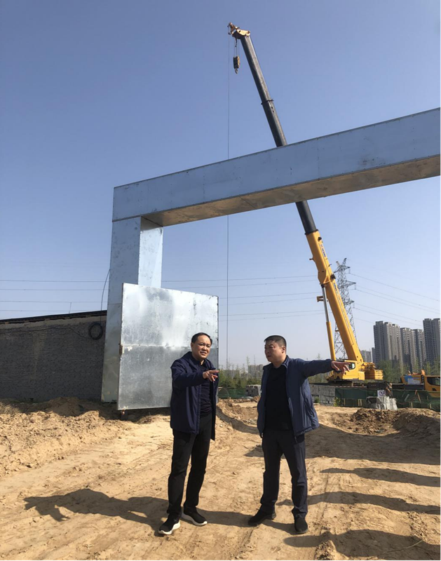 鄭州市建設(shè)投資集團(tuán)有限公司黨委委員、副總經(jīng)理張巖到侯寨新鎮(zhèn)區(qū)安置區(qū)調(diào)研項(xiàng)目建設(shè)工作